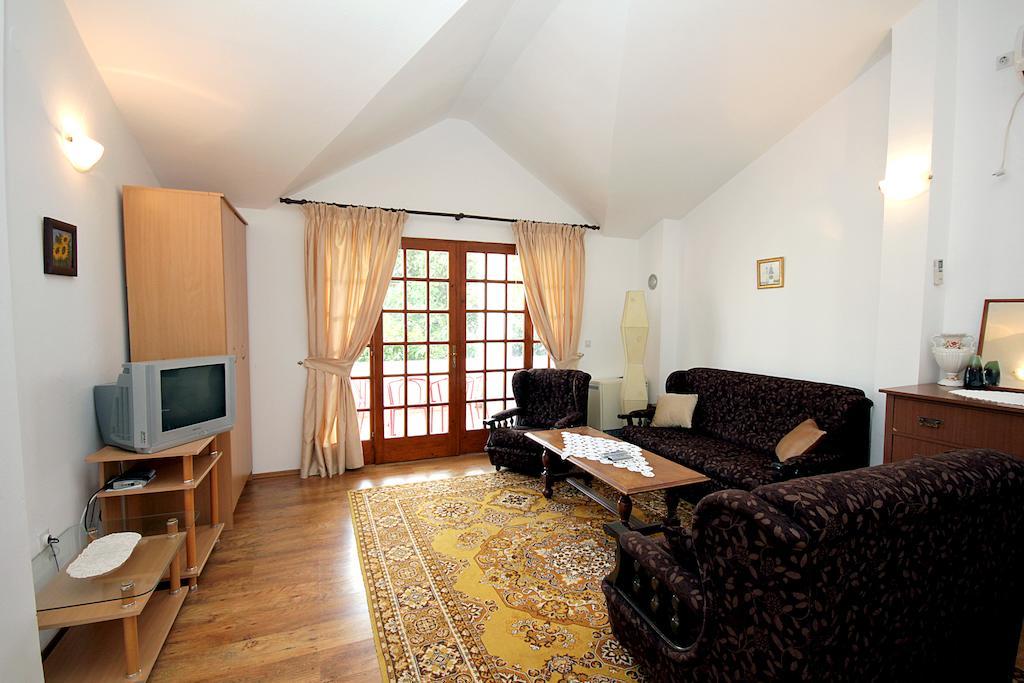 Guesthouse Draskovic Petrovac Habitación foto